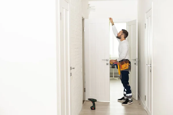 Good Looking Man Working Handyman Fixing Door Lock House Entrance — Φωτογραφία Αρχείου