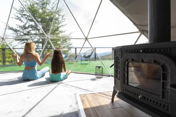 Mother Daughter Doing Yoga Meditation Indoor Glamping Dome Tent — 图库照片