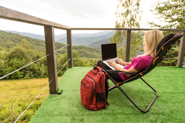 Woman Freelancer Laptop Working Lounger Mountains — Photo