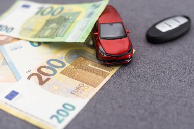 Araba anahtarlığı, oyuncak araba, Euro. Sigorta, araba kredisi.