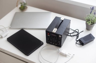 Taşınabilir şarj istasyonu, güç teknolojisi.