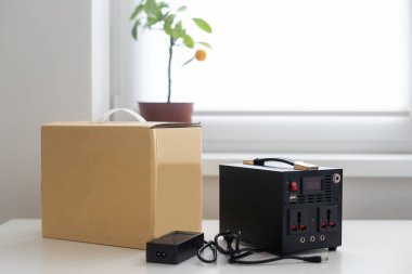 Elektrikli şarj edilebilir pil. taşınabilir şarj istasyonu.
