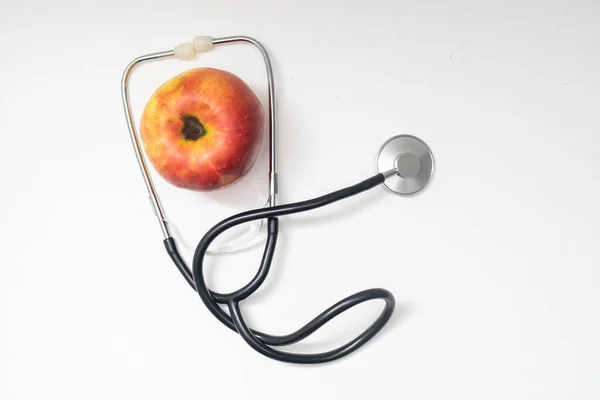 Apple Stethoscope White Background — Stock Photo, Image