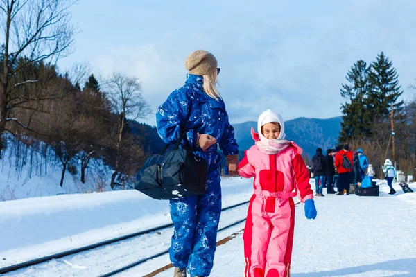 Mother Daughter Wearing Ski Suits Railway — Foto de Stock