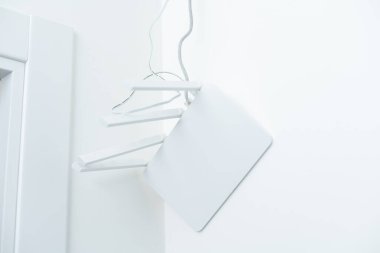 Kablosuz yönlendirici, kablosuz veri teknolojisi, beyaz arkaplanda izole edilmiş.