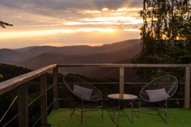 Peyzaj doğa manzarası arka planı. Metinleriniz için alanı olan harika bir manzara doğa manzarası penceresinden görünüm.