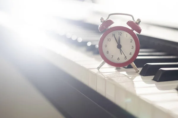 Piano and alarm clock, the time to practice the piano.