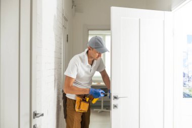 Installation of door hinges, installation of interior doors, masters carpentry