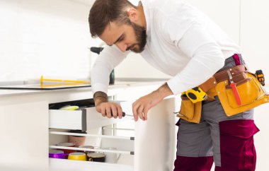 Mutfak dolap menteşe tamiri tulum tamirci.