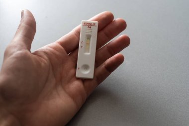 Hızlı Coronavirus Covid-19 negatif test cihazı..