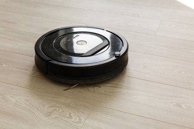 Robot vacuum cleaner, robot vacuum cleaner wipes floors, power button is on and ready to work.