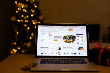 Kyiv, Ukrayna - 27 Kasım 2019: AliExpress Smarter Shopping, Better Living web sitesinin ana sayfası