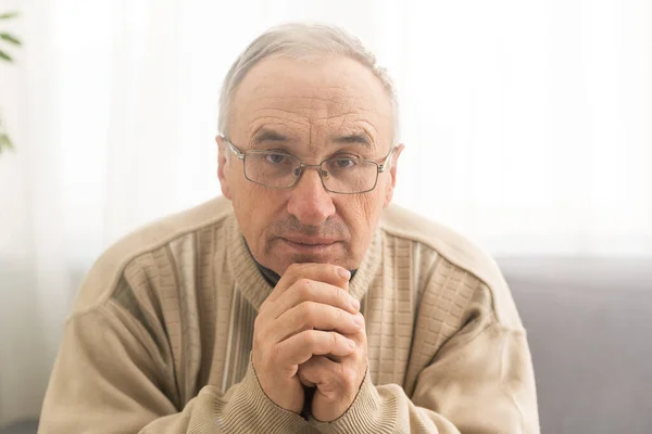 Please Lord Nervous Worried Aged Caucasian Man Praying Couch Home — Foto Stock
