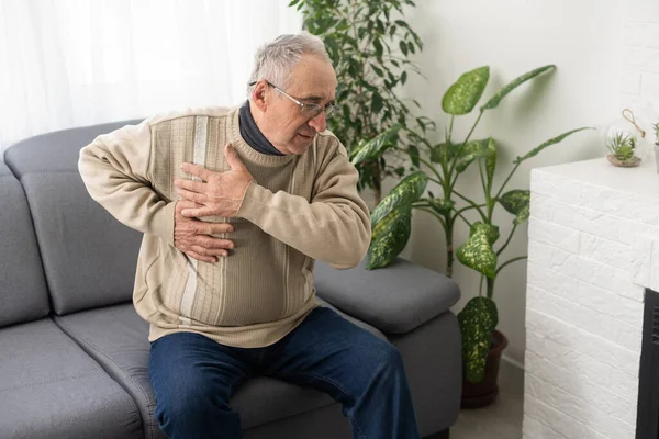Elderly Man Has Heartache — Foto Stock