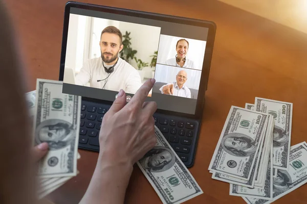 Online Chatten Laptop Dollars — Stockfoto