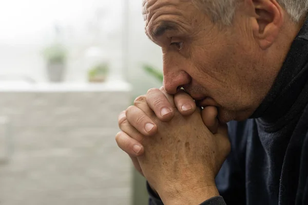 Please Lord Nervous Worried Aged Caucasian Man Praying Couch Home — Stock Photo, Image