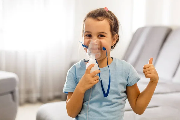 Little Girl Use Inhaler Nebulizer Child Asthma Inhaler Nebulizer Steam — Foto de Stock