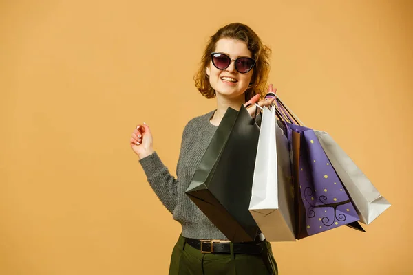 Portrait Happy Beautiful Shopaholic Woman Carry Shopping Bags Advertising Concept — Foto Stock