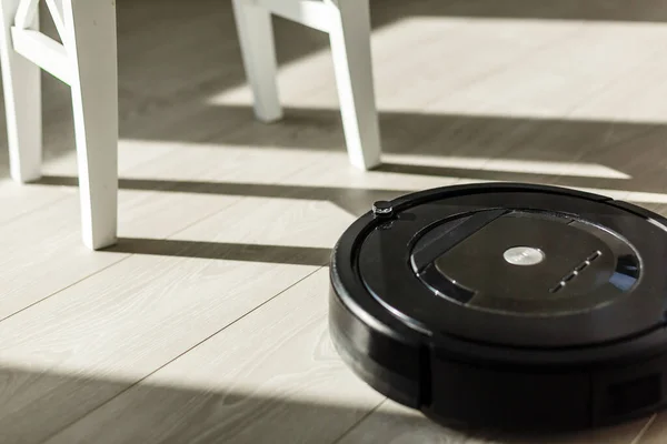 Robotic Vacuum Cleaner Laminate Wood Floor Smart Cleaning Technology Problem — Stock Photo, Image