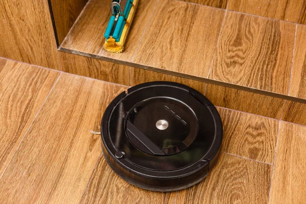Robotic Vacuum Cleaner Laminate Wood Floor Smart Cleaning Technology Selective — Stock Photo, Image