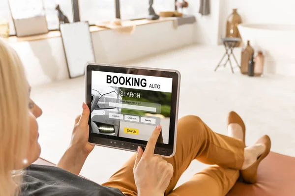 Laptop Find Car Concept Booking Car — Stockfoto
