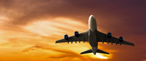 Vysoká Rychlost Letadla Obloze Mraky — Stock fotografie