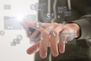 sanal bir arka plan üzerinde modern sosyal düğmelere basarak işadamı.