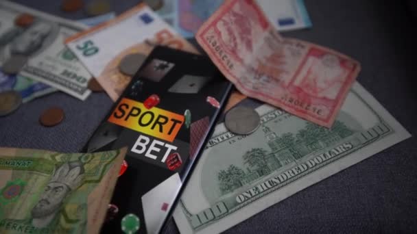 Dollar Und Euro Smartphone Mit Sportwetten Anwendung — Stockvideo