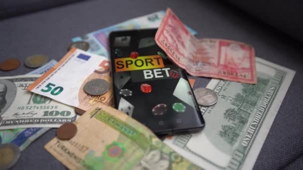 Dólares Euros Smartphone Com Aplicação Apostas Desportivas — Vídeo de Stock