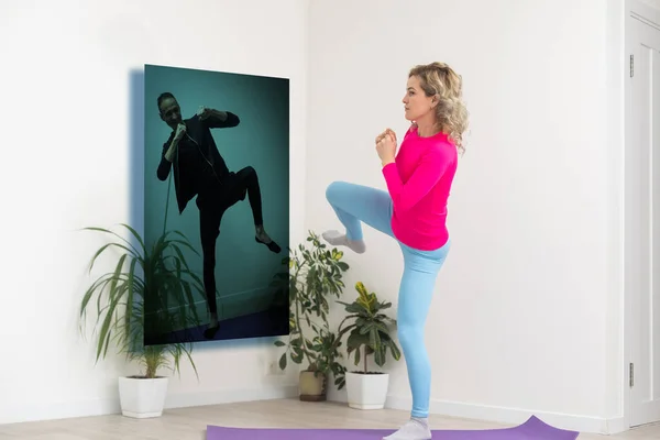 Fit Woman Sportswear Doing Exercise Mat Home Using Projector Watching — 스톡 사진