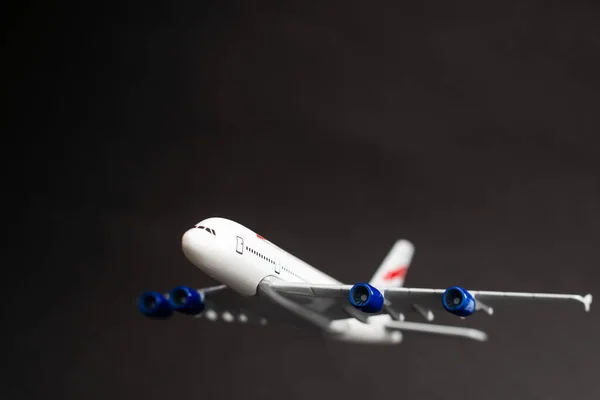 Modelo Avião Avião Fundo Escuro — Fotografia de Stock