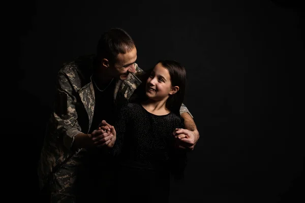 Military Man Daughter Black Background — Stock Photo, Image