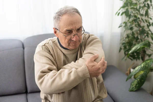 Elderly Man Hurts His Elbow — Stockfoto
