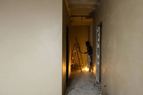 Trabalhador Construção Civil Usando Trabalhador Geral Com Ferramentas Reboco Parede — Fotografia de Stock