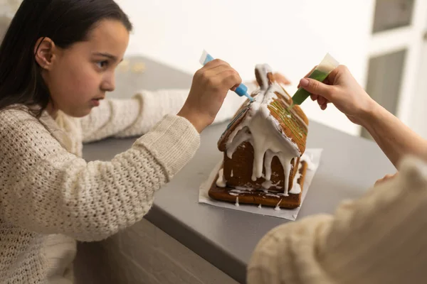 Mother Daughter Making Gingerbread Cookies House Decorating Home Christmas Concept — Fotografia de Stock