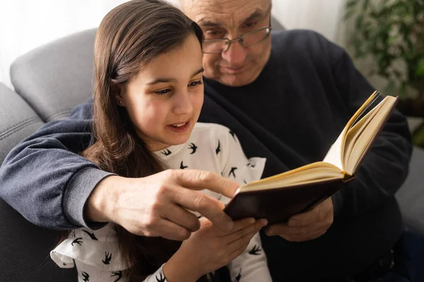 Book Family Children Girl Reading Her Grandfather Floor Living Home — Stock Photo, Image