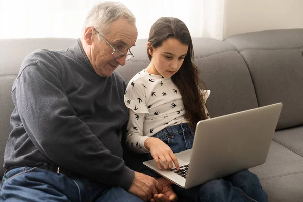 Adorable Little Girl Happy Grandfather Using Laptop Home — Foto Stock