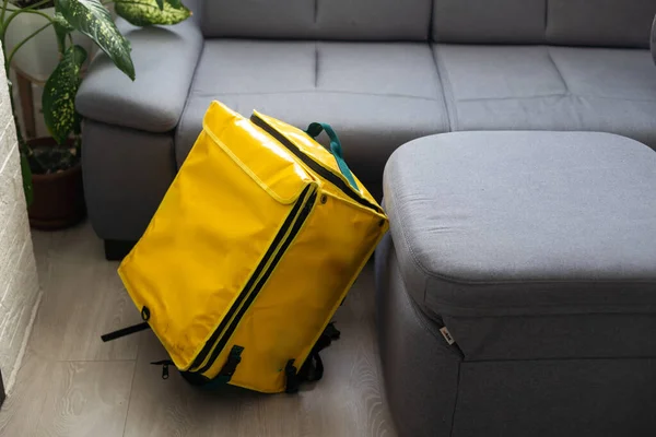 現代の黄色の熱袋 冷蔵庫 — ストック写真