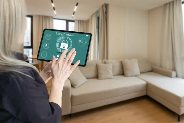 Woman Home Using Smart Screen Automation Domestic System — Stock Photo, Image
