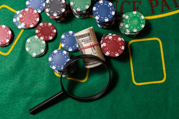 Poker Žetony Lupa Stole Blackjack — Stock fotografie