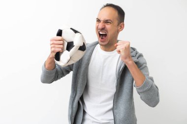 Futbol topu tutan yakışıklı bir adam. Yüksek kalite fotoğraf