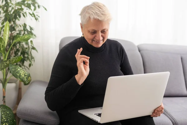 Technik Alter Und Menschen Konzept Glückliche Seniorin Mit Brille Und — Stockfoto