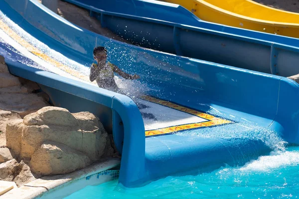 Child Water Slide Aquapark Summer Holiday — Stock Photo, Image