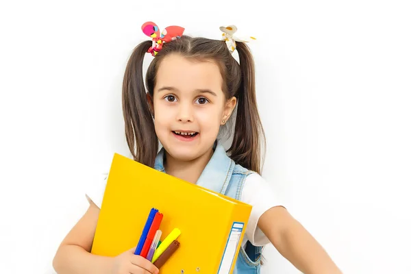 Gelukkig Lief Klein School Meisje Uitvoering Schooltasje Rugzak Boeken Glimlachend — Stockfoto