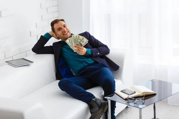 Geschäftsmann Mit Hundert Dollar Scheinen Geld Und Handelskonzept — Stockfoto