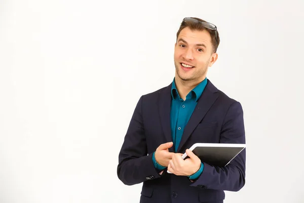 Tablet Bilgisayar Beyaz Bir Arka Plan Kullanarak Gülümseyen Genç Adam — Stok fotoğraf