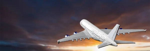 Bulutlar Gökyüzü Üzerinde Uçak Yüksek Hızlı — Stok fotoğraf