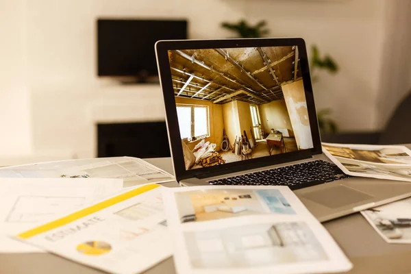 노트북 설계도 수리를 건축가 사무실 — 스톡 사진