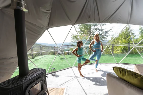 Mother Daughter Doing Yoga Meditation Indoor Glamping Dome Tent — Fotografia de Stock
