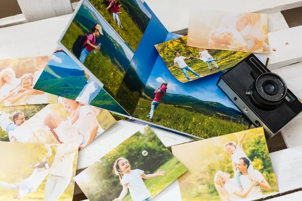 Printed Photos Family Summer Vacation Lying Desk — 스톡 사진
